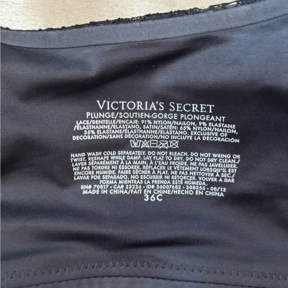 Victoria's Secret Black Lace Plunge Bra - Picture 4 of 5